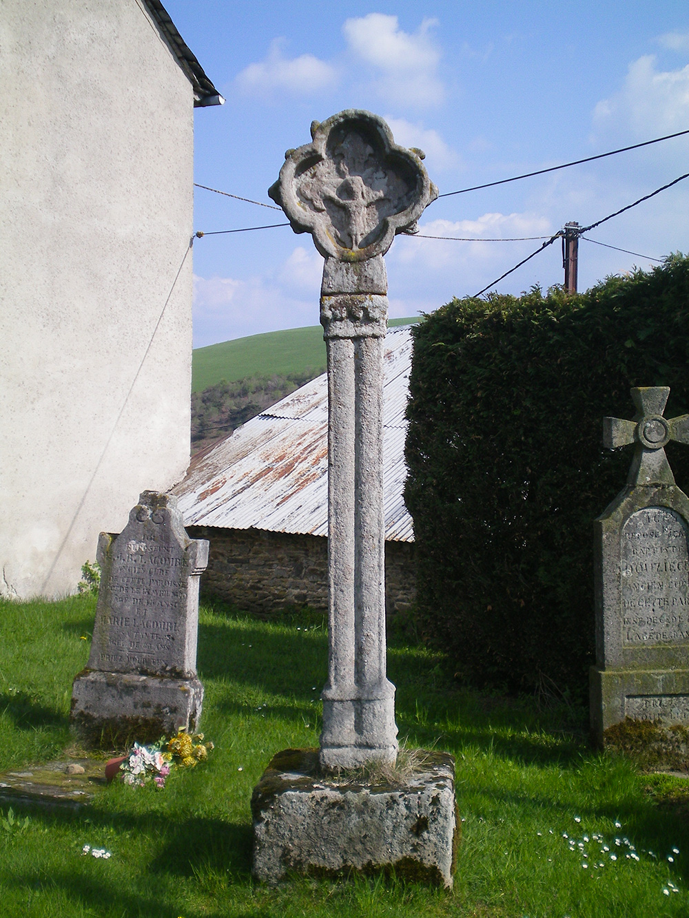 Deux croix de pierre