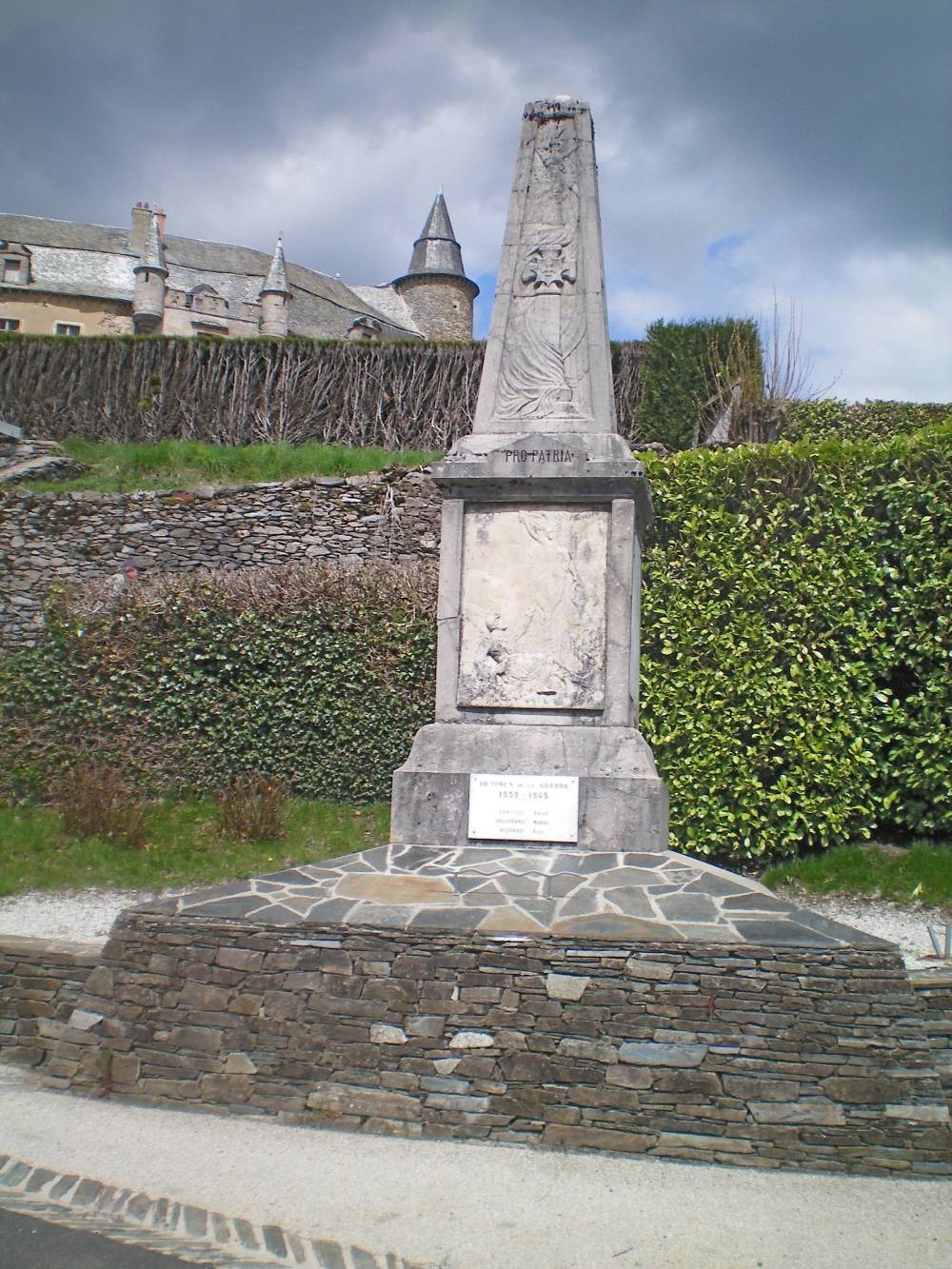 Monument aux morts de Vezins de Lévézou