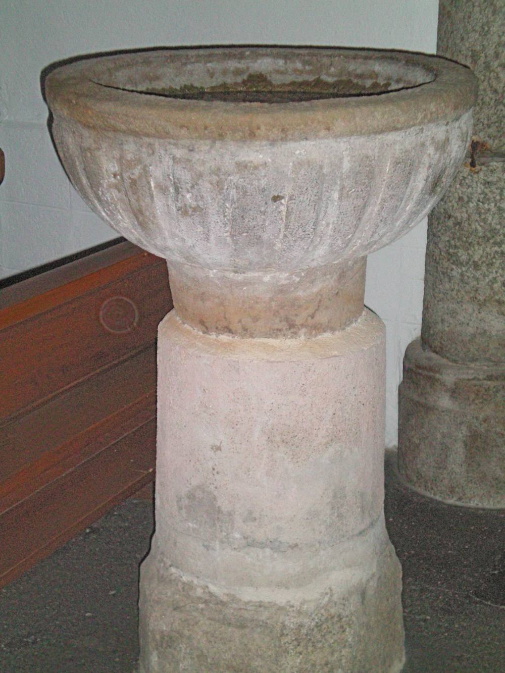 Bénitier de l'église de Saint-Amans